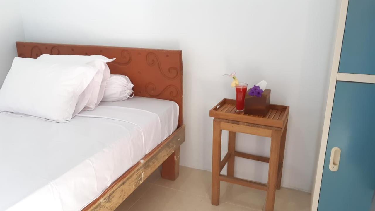 Bajo Sunset Hostel Лабуан-Бахо Экстерьер фото