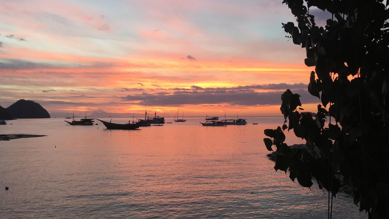 Bajo Sunset Hostel Лабуан-Бахо Экстерьер фото