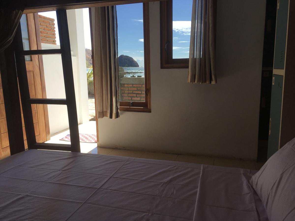Bajo Sunset Hostel Лабуан-Бахо Экстерьер фото