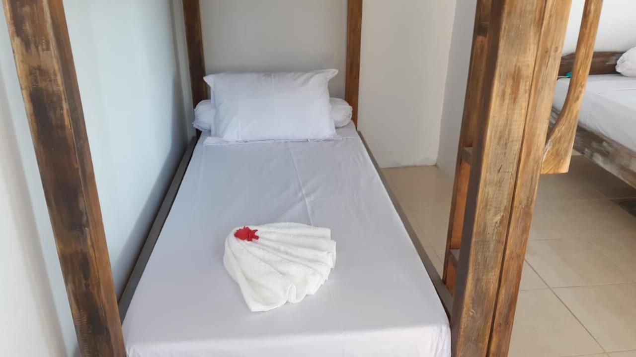 Bajo Sunset Hostel Лабуан-Бахо Экстерьер фото