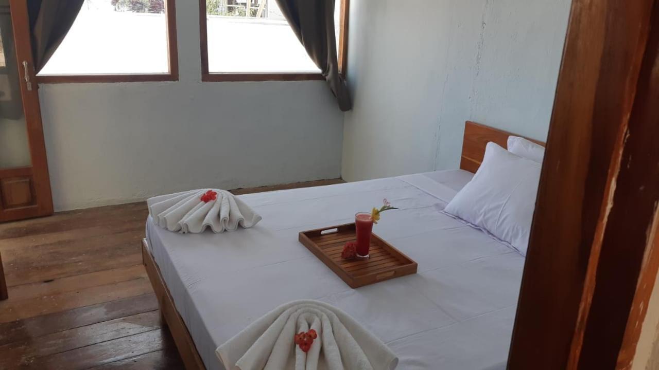 Bajo Sunset Hostel Лабуан-Бахо Экстерьер фото