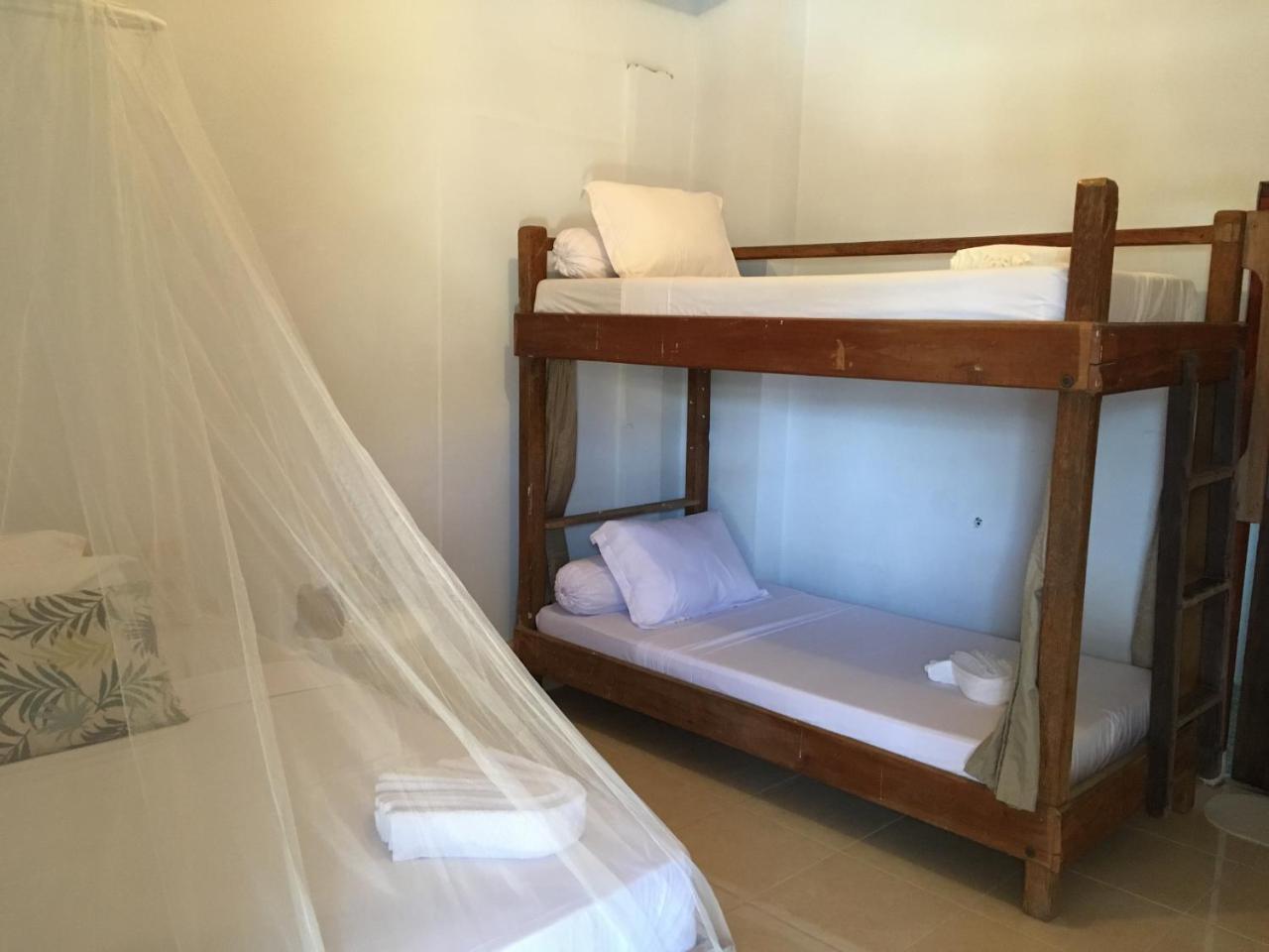 Bajo Sunset Hostel Лабуан-Бахо Экстерьер фото
