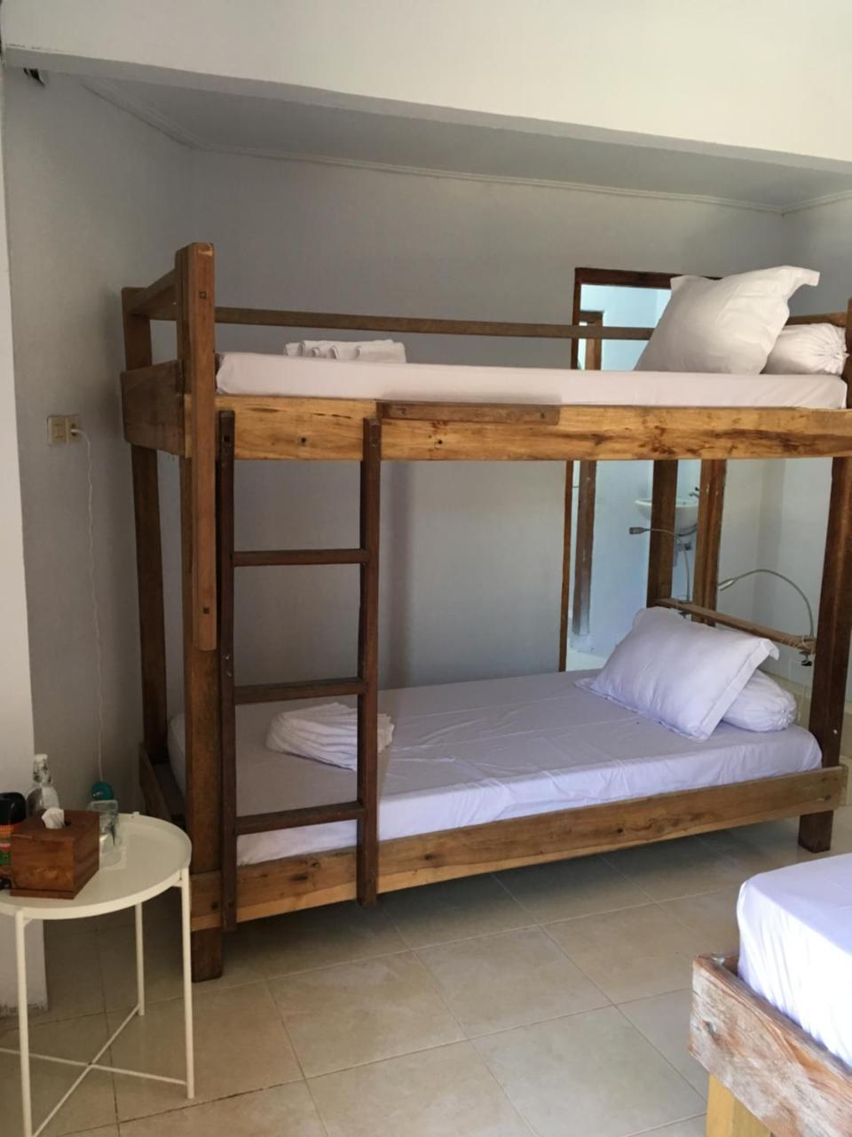 Bajo Sunset Hostel Лабуан-Бахо Экстерьер фото