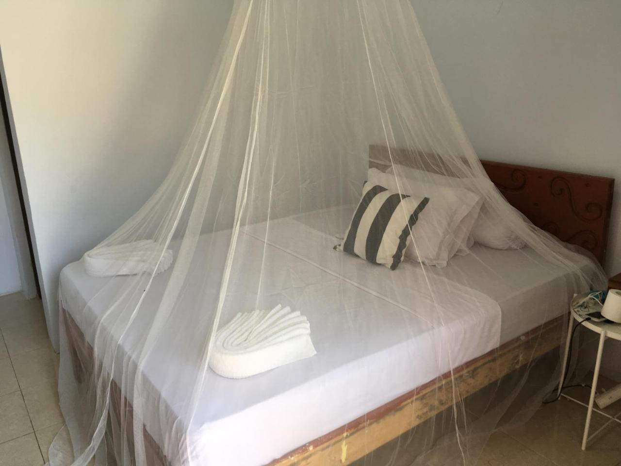 Bajo Sunset Hostel Лабуан-Бахо Экстерьер фото